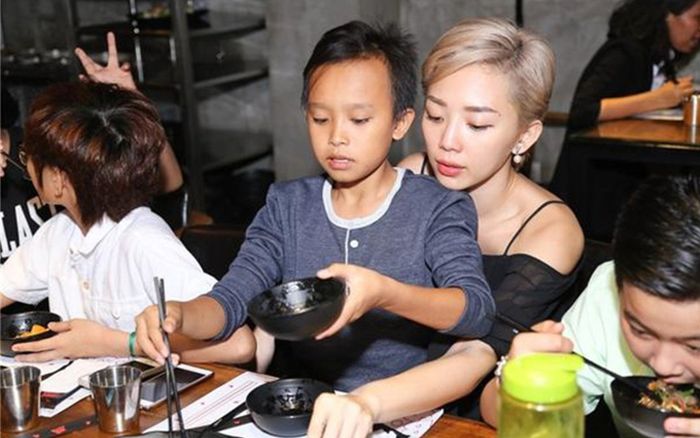 Động thái mới của Tóc Tiên sau khi khoá Facebook vì lên tiếng bảo vệ Hồ Văn Cường