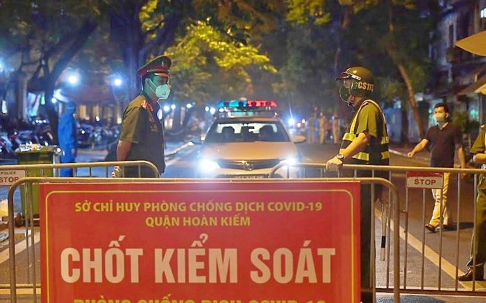 Ngày 14/10, Hà Nội thêm 12 ca mắc mới, trong đó 11 ca là bệnh nhân và người nhà tại BV Việt Đức