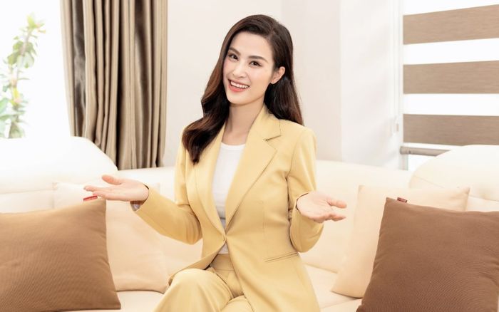 Bà Phương Hằng bất ngờ gọi tên ca sĩ Đông Nhi vào ồn ào từ thiện