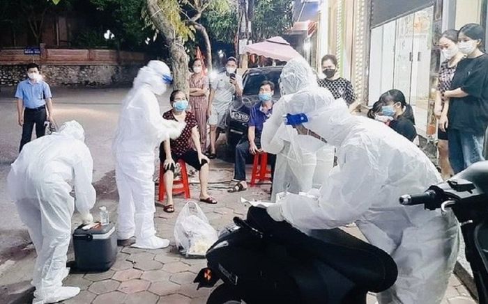 Covid-19 sáng 16/10: Số ca nặng giảm sâu, Hà Nội không kiểm soát người ra vào