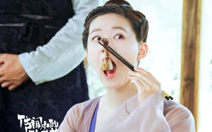 6 sao Cbiz đọ tài diễn cảnh gặm đùi gà: Lệ Dĩnh ăn ngấu nghiến như bị bỏ đói, Dương Tử bị chê 'giả trân'