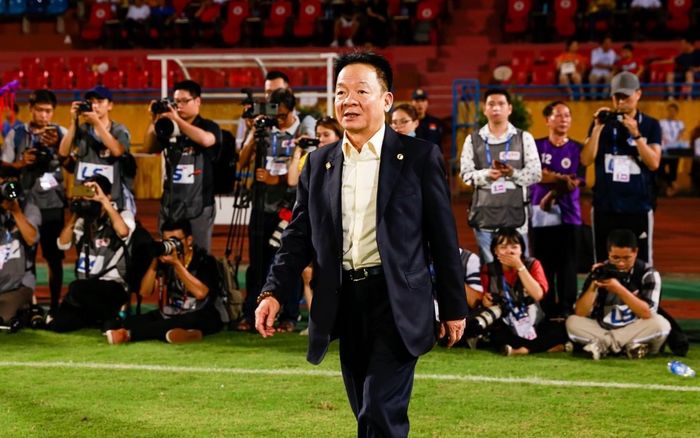 Bầu Hiển có ảnh hưởng lớn thế nào đến ghế HLV trưởng tuyển Việt Nam?