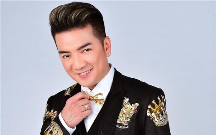 Trước khi 'đường ai nấy đi' với bầu sô hải ngoại, Đàm Vĩnh Hưng từng kết hôn và ly hôn nhiều lần?