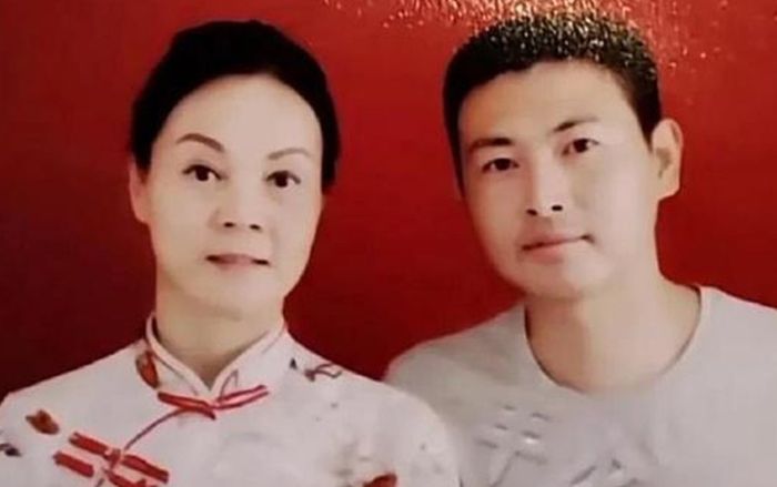 Chàng trai 30 tuổi kết hôn với người phụ nữ 56 tuổi, diện mạo sau khi cưới vợ gây bất ngờ
