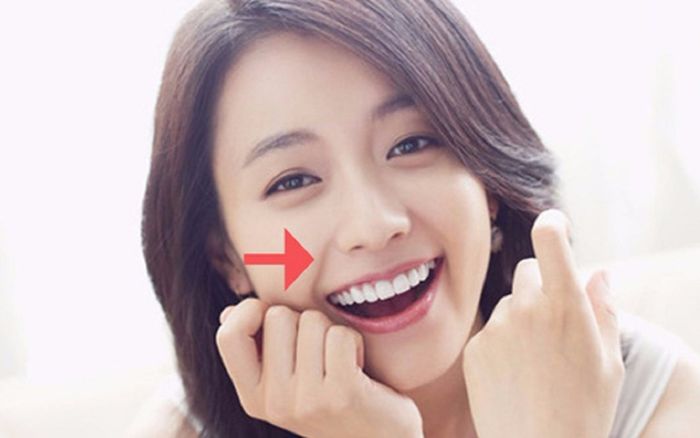 Cười 1 cái rồi xem đường 'râu rồng', biết ngay khỏe hay yếu, lắm tiền hay nghèo kém