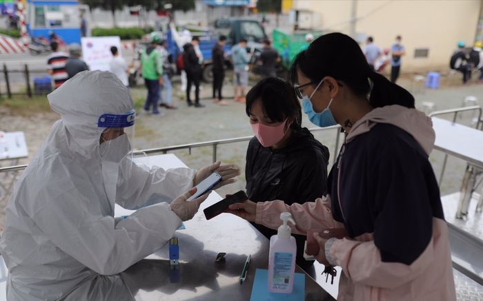 Khách đi ô tô, tàu thủy phải xét nghiệm Covid-19 trong trường hợp nào?