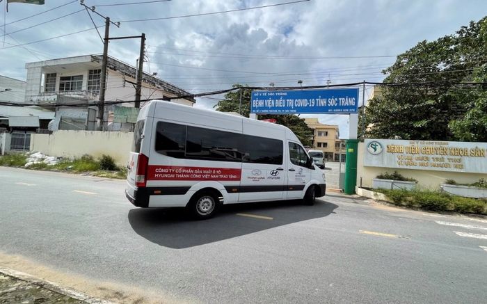 Dịch bệnh tại TP.HCM 'hạ nhiệt', bệnh viện Nhiệt đới tiếp tục chi viện cho Sóc Trăng chống dịch