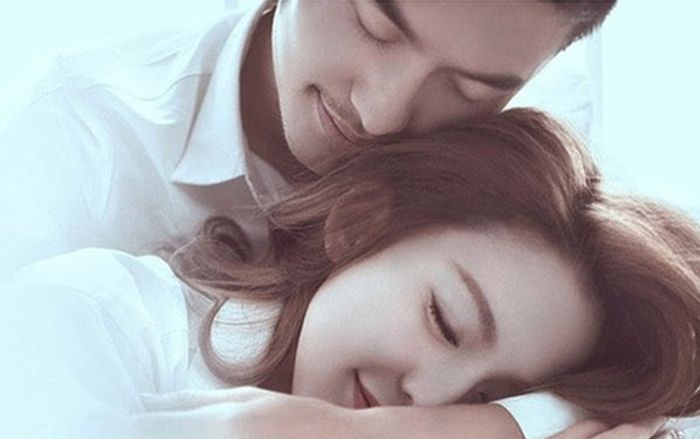 Hôn vợ lần cuối trước khi hỏa táng, chồng mừng rỡ vì thi thể bỗng nhiên phản ứng