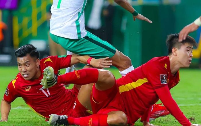 Tuyển Việt Nam nguy cơ 'nát' hàng thủ sau trận gặp Nhật Bản