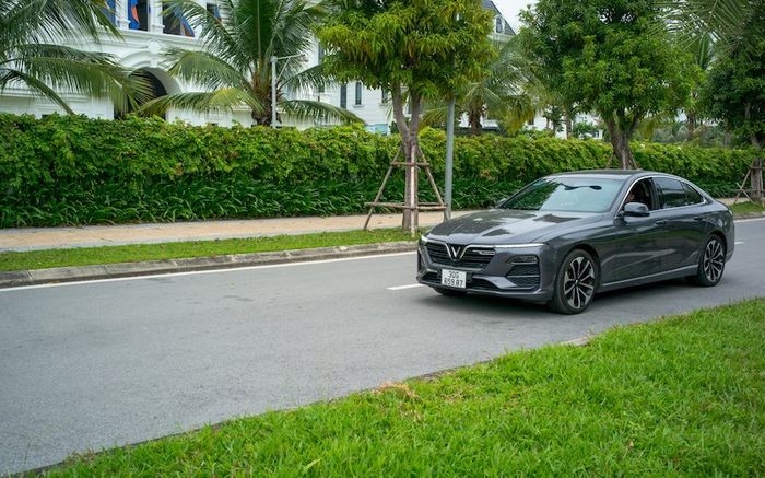 VinFast dành 'ưu đãi kép' hàng trăm triệu cho khách mua xe online