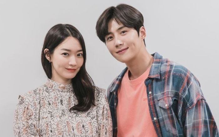 Shin Min Ah hoãn phỏng vấn hậu kết thúc 'Hometown Cha-Cha-Cha' vì ồn ào đời tư của nam chính Seon Ho