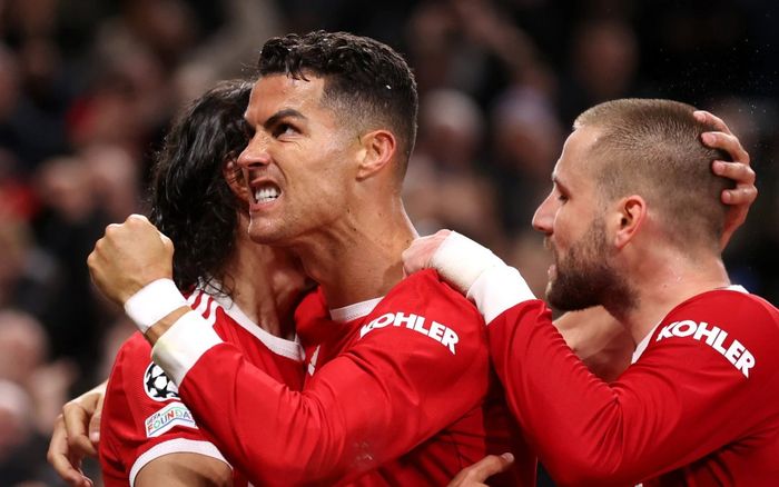 Ronaldo ghi bàn thắng vàng, MU ngược dòng 'không tưởng'
