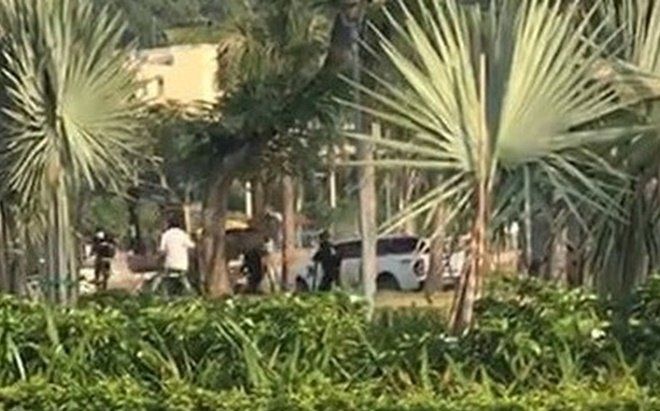 Clip: Hàng chục thanh niên cầm hung khí lao vào hỗn chiến ở Hải Phòng, 3 người thương vong