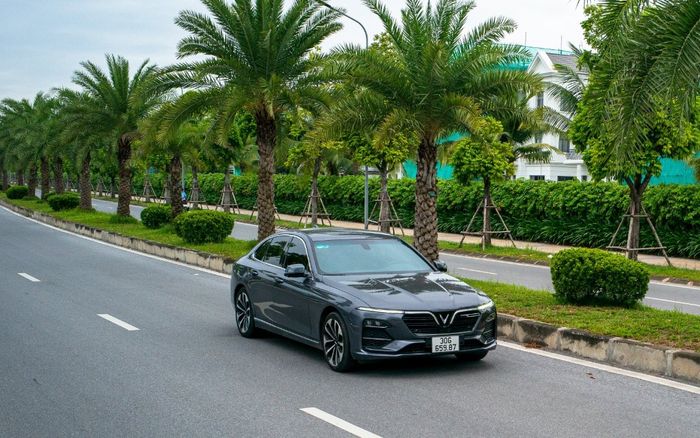 Chủ xe nói gì sau 2 năm sử dụng VinFast Lux A2.0?