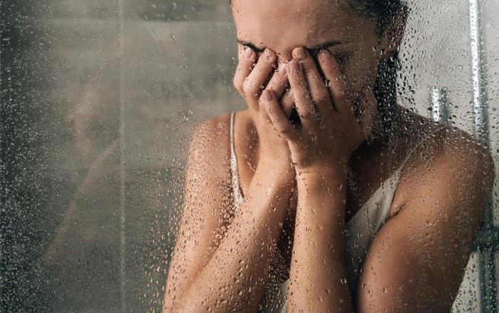 Cô gái lái xe 9 tiếng tới thăm bạn trai nhưng đòi chia tay ngay khi phát hiện một sợi tóc lạ