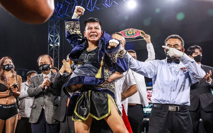 Võ sĩ Thu Nhi giành đai WBO thế giới: Đi vào lịch sử bằng lòng quả cảm!