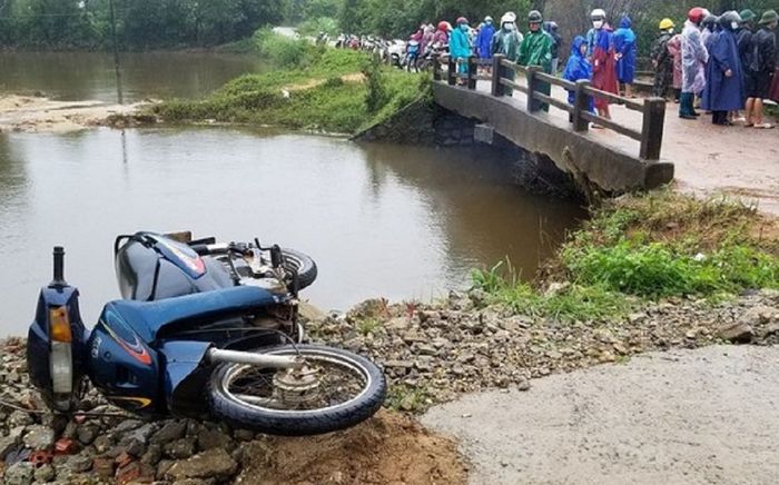 Thi thể 2 cha con ở Quảng Trị được tìm thấy dưới sông sau 3 ngày mất tích