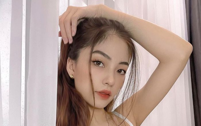 Ngắm vóc dáng nóng bỏng của 'bạn gái' Ngô Kiến Huy