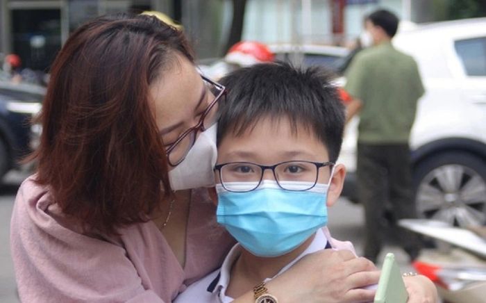 Tiêm vaccine cho trẻ: 'Không tiêm, con có được đến trường không?'