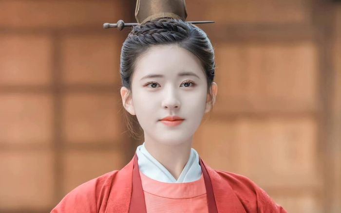 Đạo diễn 'Tinh hán xán lạn' khen ngợi diễn xuất 'thiên phú' của Triệu Lộ Tư, netizen: 'PR hơi lố rồi!'