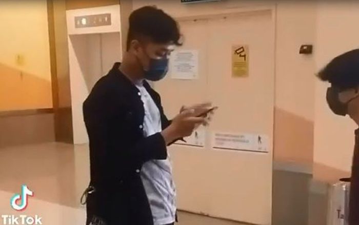 Lo con trai 18 tuổi bị lừa, bố đích thân lái xe vượt 260km đưa con đi hẹn hò lần đầu