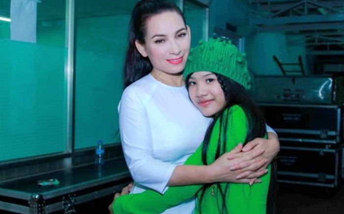 Phi Nhung từng lời qua tiếng lại với Quang Lê để bảo vệ ca sĩ này