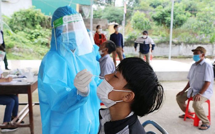 Nghệ An: Đến thăm một phụ nữ từ miền Nam trở về, hàng chục người dân trở thành F1