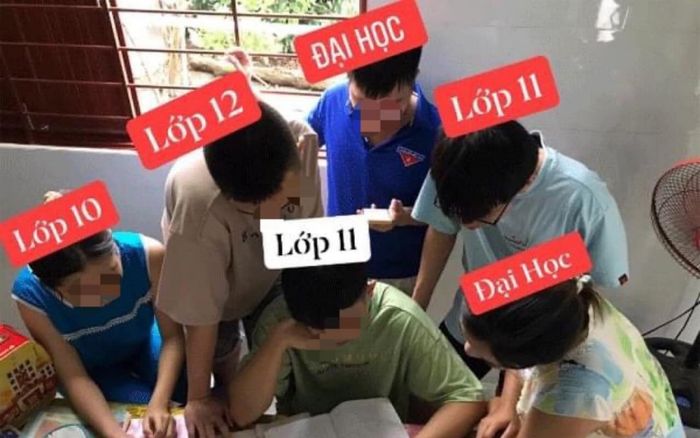 Hình ảnh nam sinh giải bài tập với sự trợ giúp của 'tổ tư vấn' cực uy tín nhưng khiến dân tình tranh cãi