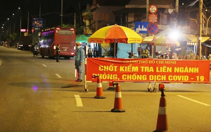 Dừng hoạt động 51 chốt kiểm soát dịch tại cửa ngõ TP.HCM từ 18h hôm nay