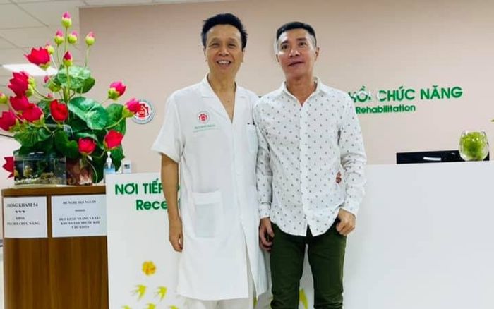 NSND Công Lý lộ diện khỏe khoắn sau biến cố sức khỏe, bà xã đính chính thông tin sai lệch về chồng