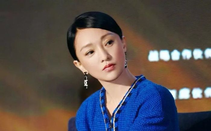 Lộ ảnh hẹn hò giữa Châu Tấn và tình trẻ kém 13 tuổi