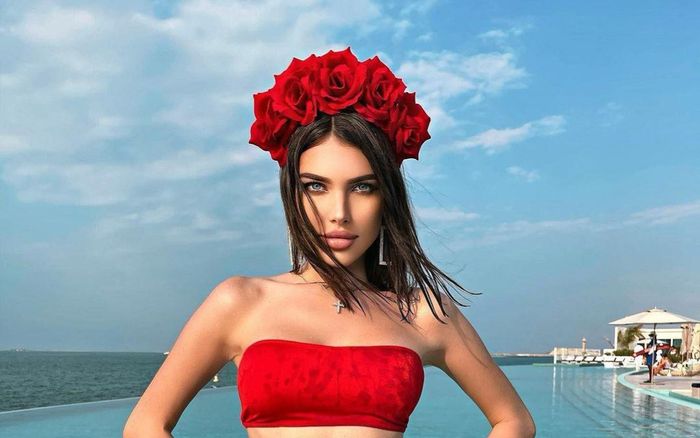 Mỹ nhân từng bị tước vương miện bất ngờ trở thành Hoa hậu Hoà bình Nga 2021, đối thủ của Thùy Tiên