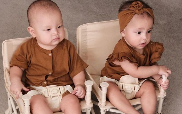 Hé lộ các tiết mục trong thôi nôi Lisa và Leon qua tấm thiệp mời do Hồ Ngọc Hà vừa chia sẻ