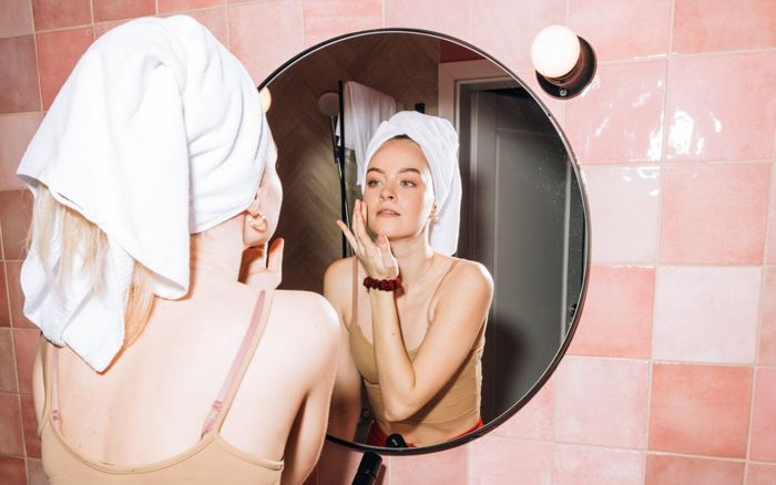 Top 10 dầu tẩy trang khiến lớp trang điểm cứng đầu nhất 'bay màu' trong 1 phút