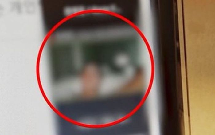 Đang giảng bài online, giảng viên vô tình bật camera lộ hình ảnh khiến cả lớp bối rối