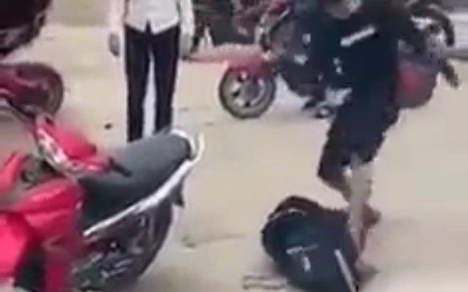 Công an vào cuộc vụ nam sinh lớp 12 bị 2 đối tượng hành hung dã man ngay trước cổng trường