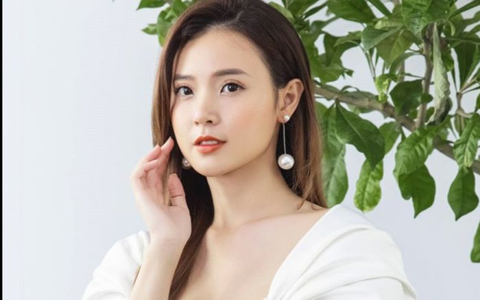 Midu khoe 'chốt đơn' 21 lô đất giữa đêm, cứ như bán quần áo online