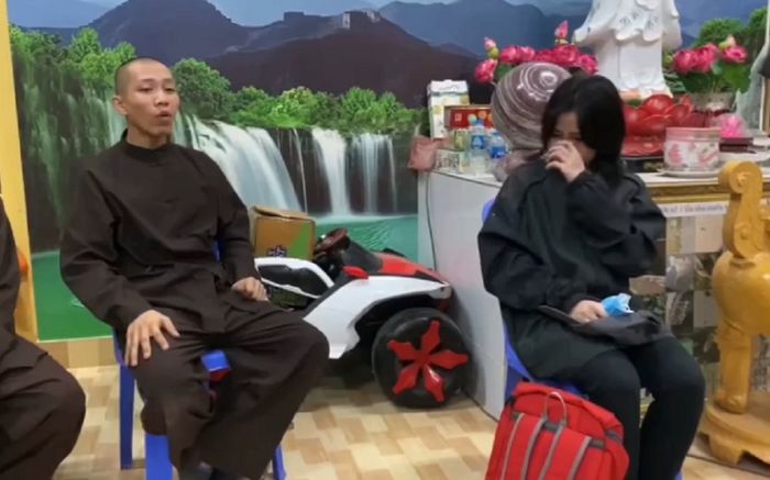 Xuất hiện đoạn clip ghi lại cảnh Diễm My lộ vẻ sợ sệt, khóc lóc xin 'trụ trì' rời 'Tịnh Thất Bồng Lai'