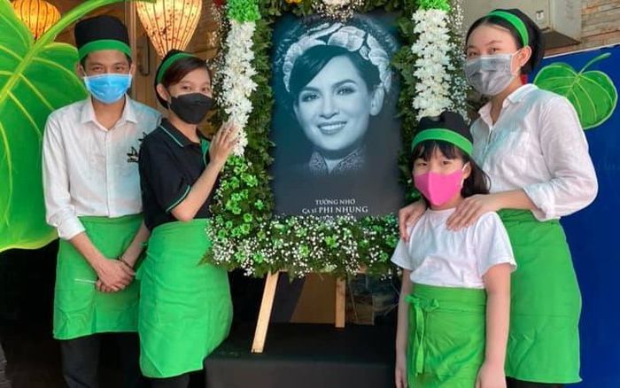 Cuối tuần, các con nuôi Phi Nhung cùng tụ họp ở quán chay để làm điều đặc biệt cho mẹ