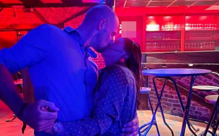 Lò Thị Mai công khai 'khóa môi' bạn trai mới đầy 'nóng bỏng'