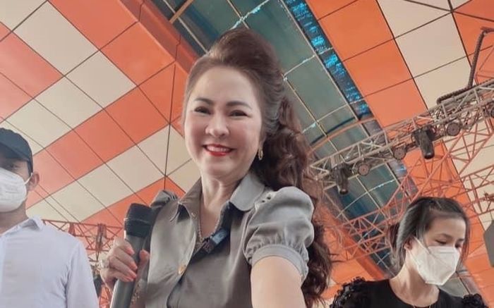 Fan nữ CEO Đại Nam muốn sờ thử kim cương: Cái nắm tay 'sương sương' 50 tỷ