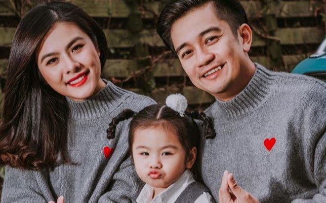 Diễn viên Vân Trang hạ sinh song thai trong lần hai mang bầu, sao Việt hào hứng chúc mừng