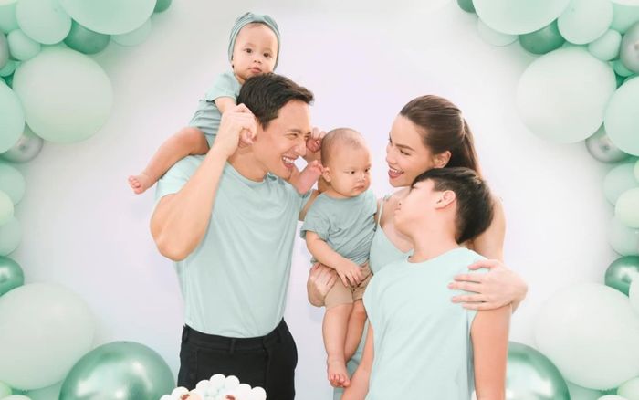 Hồ Ngọc Hà 'nhá hàng' bộ ảnh thôi nôi cưng xỉu của Lisa - Leon, thái độ 'cậu út' khiến dân tình cười ngất