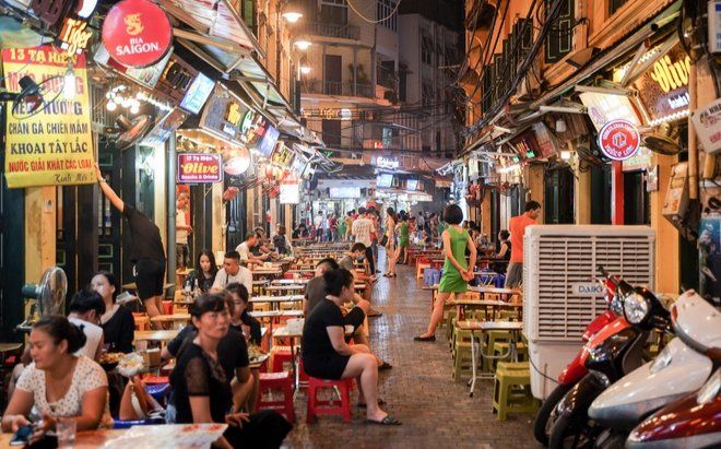 Hà Nội nâng cấp độ dịch: Hàng quán ăn uống đóng cửa trước 21h