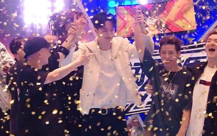 Chung kết Street Dance of China 4: Hành động này của Vương Nhất Bác làm fan xúc động