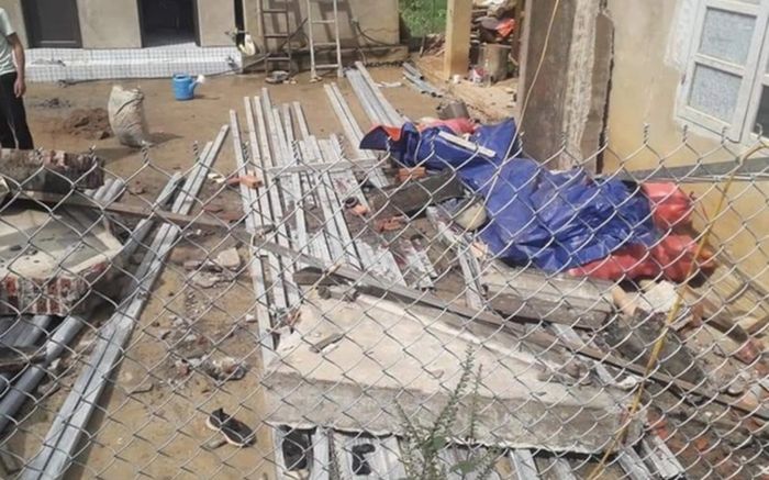 2 người tử vong thương tâm trong lúc sửa mái nhà hộ hàng xóm