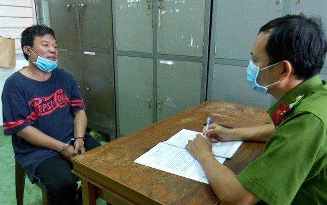 Ghen tuông, người đàn ông tưới xăng đốt vợ sau bữa nhậu