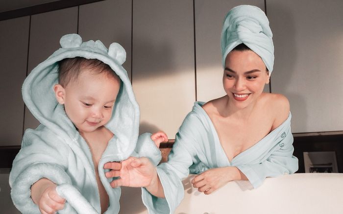 Full HD bộ ảnh gia đình Hà Hồ, 'mẹ bỉm' mặc hờ hững mà quyến rũ không tưởng