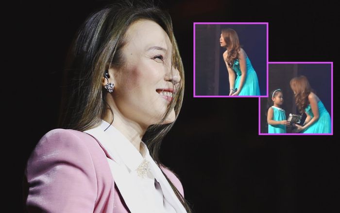 Fan nhí lên sân khấu tặng quà cho Mỹ Tâm, lúc sau cầm quà về luôn khiến nữ ca sĩ 'chưng hửng'