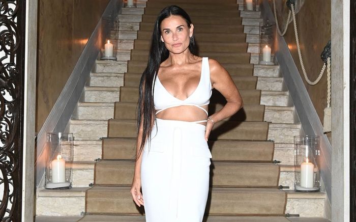 Người đẹp U60 Demi Moore chuộng mốt mặc đồ khoe vẻ đẹp phồn thực